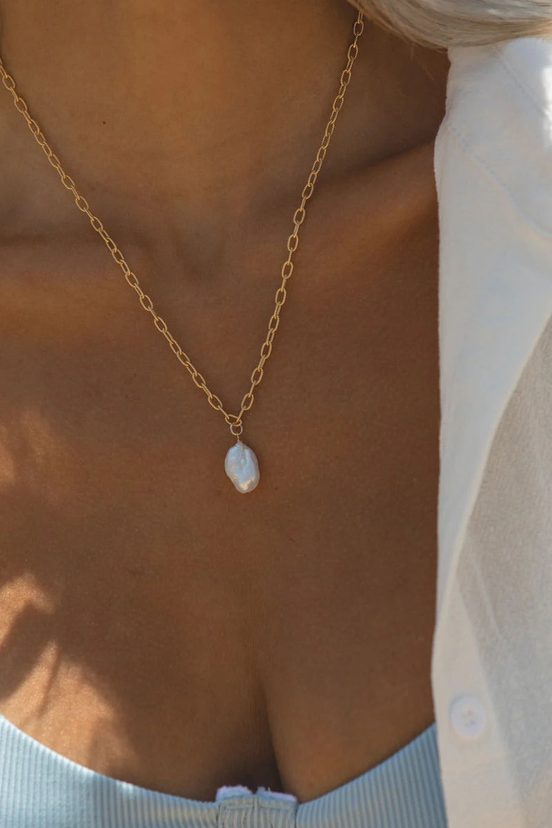 Isla Pearl Necklace